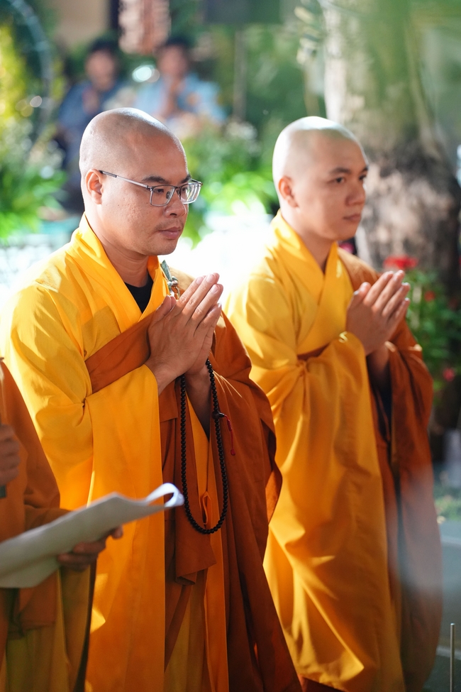 Nhóm Hiểu Và Thương: Lễ tắm Phật nhân mùa Phật đản 2025