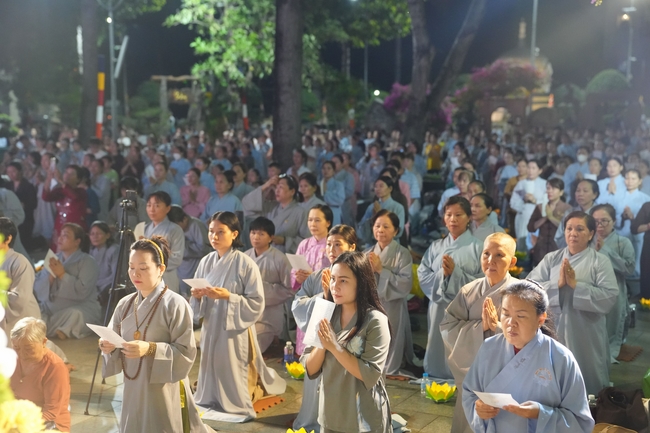 Nhóm Hiểu Và Thương: Lễ tắm Phật nhân mùa Phật đản 2025