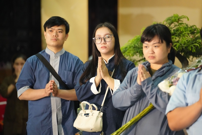 Nhóm Hiểu Và Thương: Lễ tắm Phật nhân mùa Phật đản 2025