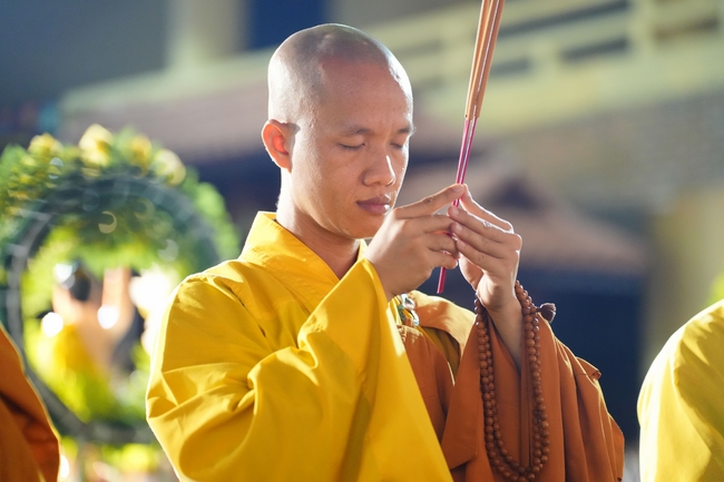 Nhóm Hiểu Và Thương: Lễ tắm Phật nhân mùa Phật đản 2025