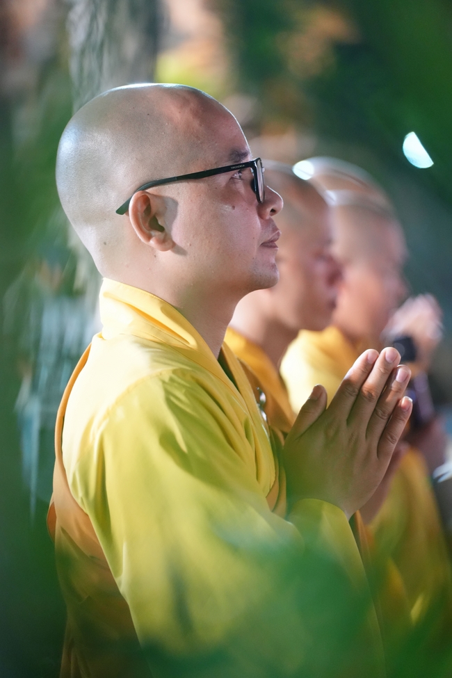 Nhóm Hiểu Và Thương: Lễ tắm Phật nhân mùa Phật đản 2025