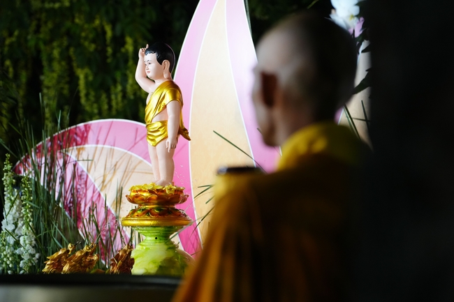 Nhóm Hiểu Và Thương: Lễ tắm Phật nhân mùa Phật đản 2025