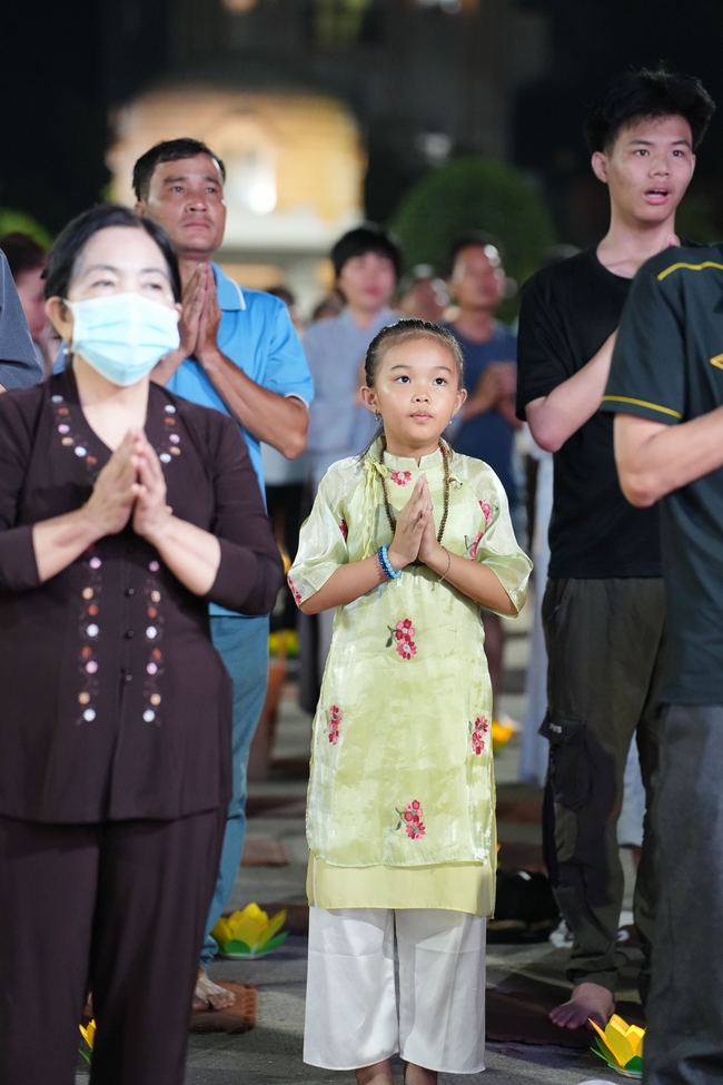 Nhóm Hiểu Và Thương: Lễ tắm Phật nhân mùa Phật đản 2025