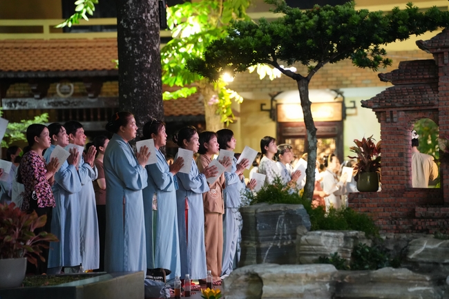 Nhóm Hiểu Và Thương: Lễ tắm Phật nhân mùa Phật đản 2025