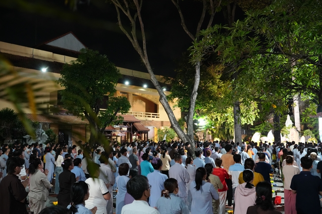 Nhóm Hiểu Và Thương: Lễ tắm Phật nhân mùa Phật đản 2025