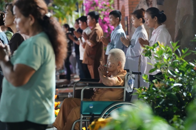 Nhóm Hiểu Và Thương: Lễ tắm Phật nhân mùa Phật đản 2025