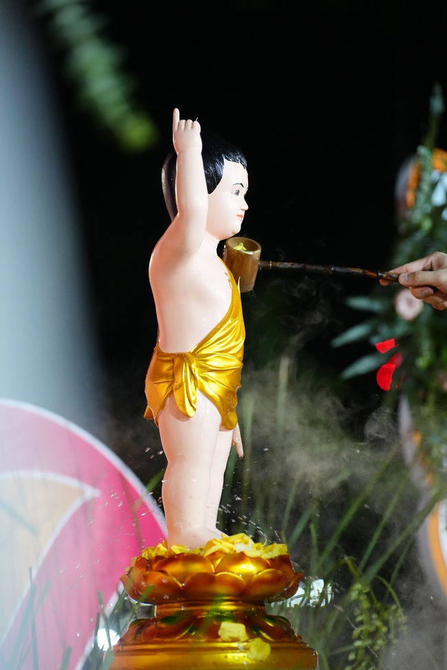 Nhóm Hiểu Và Thương: Lễ tắm Phật nhân mùa Phật đản 2025