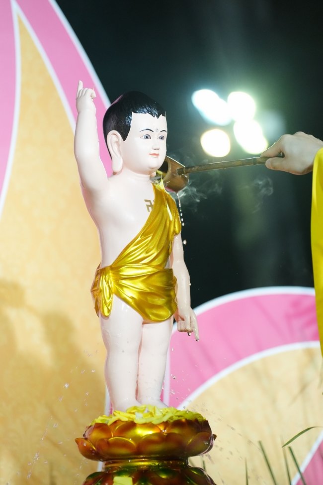 Nhóm Hiểu Và Thương: Lễ tắm Phật nhân mùa Phật đản 2025