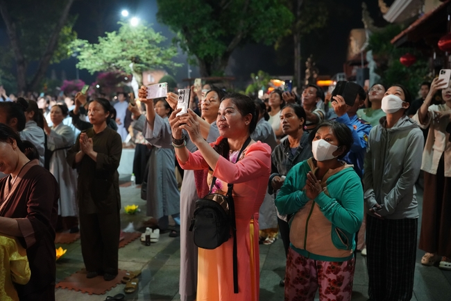 Nhóm Hiểu Và Thương: Lễ tắm Phật nhân mùa Phật đản 2025