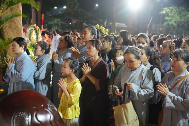 Nhóm Hiểu Và Thương: Lễ tắm Phật nhân mùa Phật đản 2025