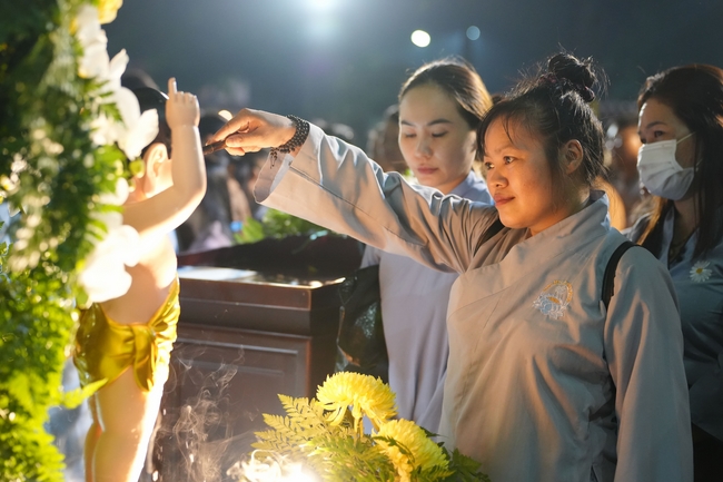 Nhóm Hiểu Và Thương: Lễ tắm Phật nhân mùa Phật đản 2025