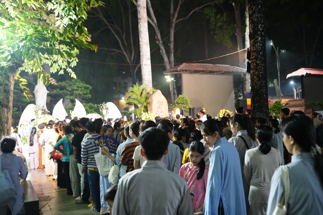 Nhóm Hiểu Và Thương: Lễ tắm Phật nhân mùa Phật đản 2025