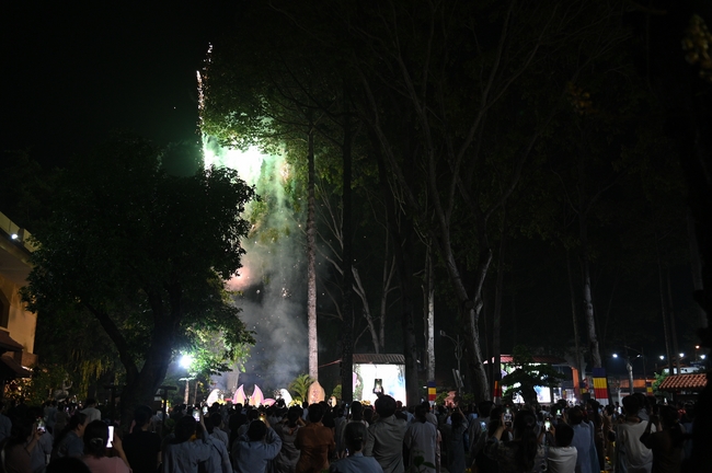 Nhóm Hiểu Và Thương: Lễ tắm Phật nhân mùa Phật đản 2025