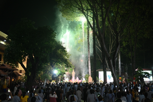 Nhóm Hiểu Và Thương: Lễ tắm Phật nhân mùa Phật đản 2025