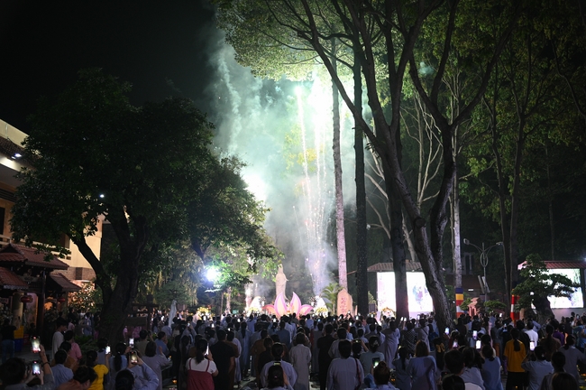 Nhóm Hiểu Và Thương: Lễ tắm Phật nhân mùa Phật đản 2025