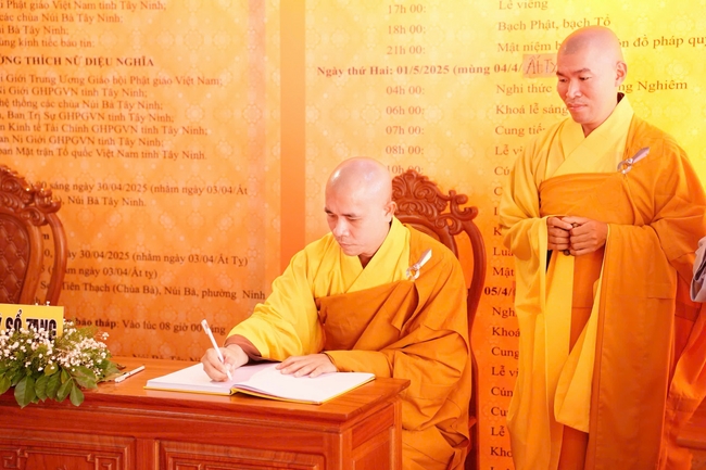 Lễ viếng tang lễ cố Ni trưởng Thích Nữ Diệu Nghĩa