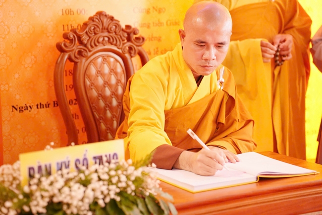 Lễ viếng tang lễ cố Ni trưởng Thích Nữ Diệu Nghĩa