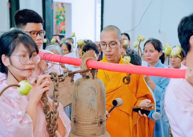 Buddha's Birthday Ceremony of Buddha Calendar 2569 - Solar calendar 2025 at Bao Quang Pagoda