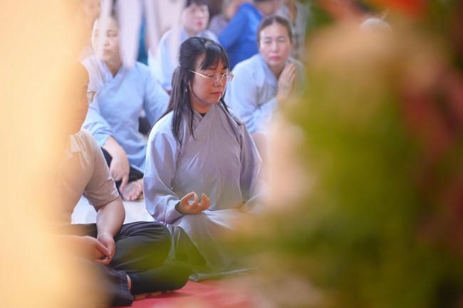 A bronze pouring rite to cast a great bell and a ritual to pray for national peace and prosperity, the ancestors at Phuc Hai Pagoda - Ha Tinh