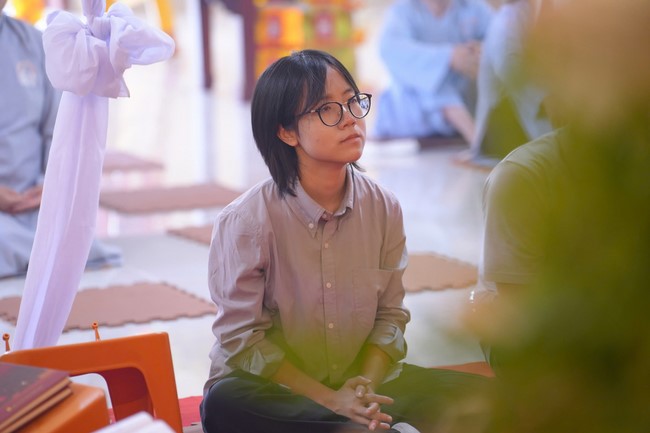 A bronze pouring rite to cast a great bell and a ritual to pray for national peace and prosperity, the ancestors at Phuc Hai Pagoda - Ha Tinh