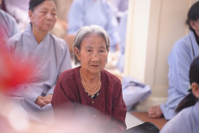 A bronze pouring rite to cast a great bell and a ritual to pray for national peace and prosperity, the ancestors at Phuc Hai Pagoda - Ha Tinh