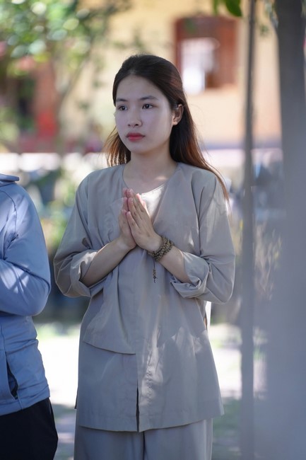 A bronze pouring rite to cast a great bell and a ritual to pray for national peace and prosperity, the ancestors at Phuc Hai Pagoda - Ha Tinh