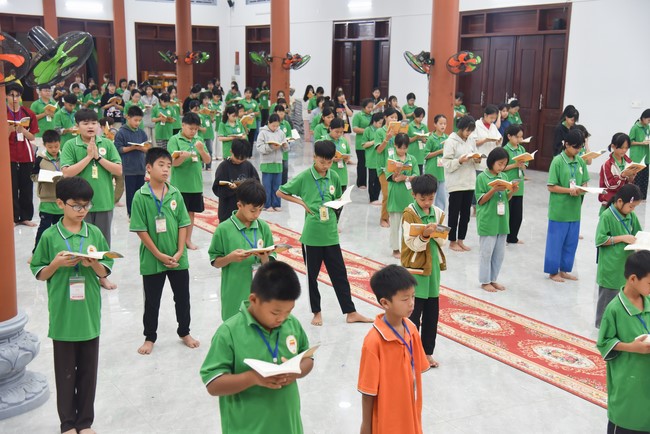 Chùa Đăng Pháp: Khóa tu mùa hè 2025 – Chủ đề “Về dưới mái chùa – Lắng nghe để hiểu, nhìn lại để thương”