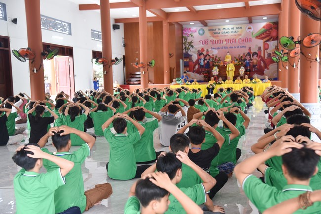 Chùa Đăng Pháp: Khóa tu mùa hè 2025 – Chủ đề “Về dưới mái chùa – Lắng nghe để hiểu, nhìn lại để thương”