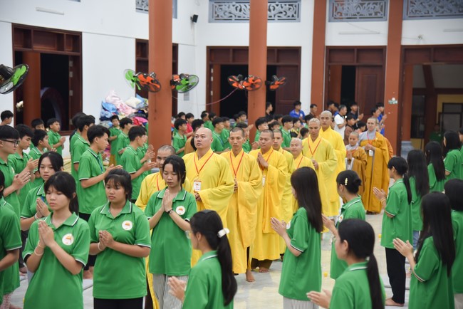 Chùa Đăng Pháp: Khóa tu mùa hè 2025 – Chủ đề “Về dưới mái chùa – Lắng nghe để hiểu, nhìn lại để thương”