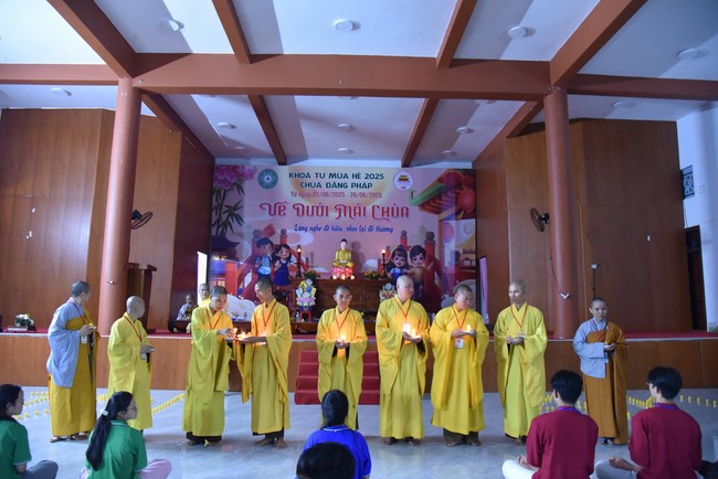 Chùa Đăng Pháp: Khóa tu mùa hè 2025 – Chủ đề “Về dưới mái chùa – Lắng nghe để hiểu, nhìn lại để thương”