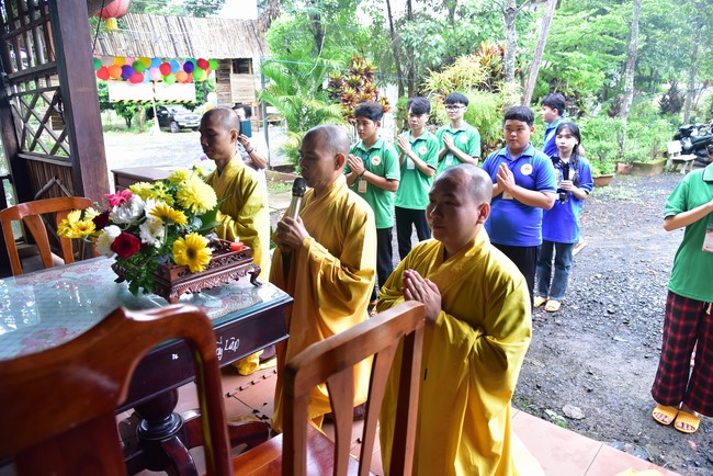 Chùa Đăng Pháp: Khóa tu mùa hè 2025 – Chủ đề “Về dưới mái chùa – Lắng nghe để hiểu, nhìn lại để thương”