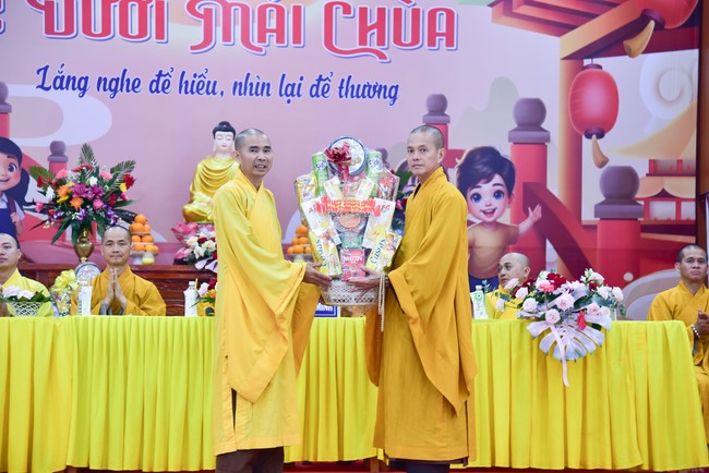 Chùa Đăng Pháp: Khóa tu mùa hè 2025 – Chủ đề “Về dưới mái chùa – Lắng nghe để hiểu, nhìn lại để thương”