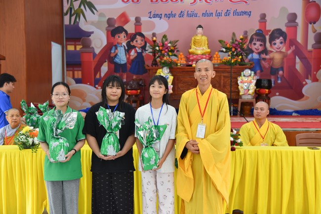 Chùa Đăng Pháp: Khóa tu mùa hè 2025 – Chủ đề “Về dưới mái chùa – Lắng nghe để hiểu, nhìn lại để thương”