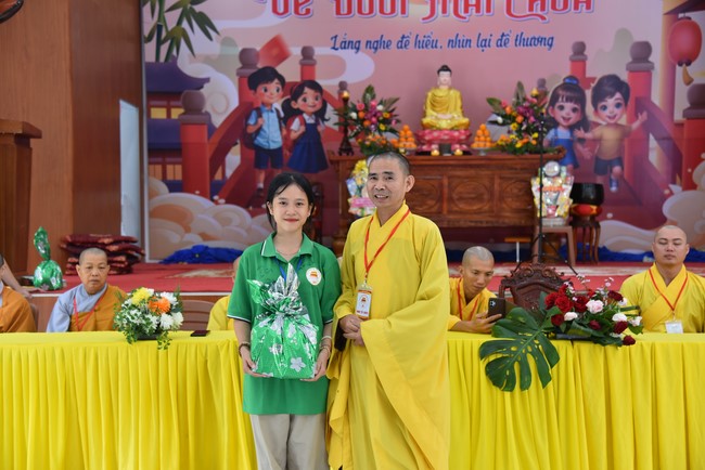 Chùa Đăng Pháp: Khóa tu mùa hè 2025 – Chủ đề “Về dưới mái chùa – Lắng nghe để hiểu, nhìn lại để thương”