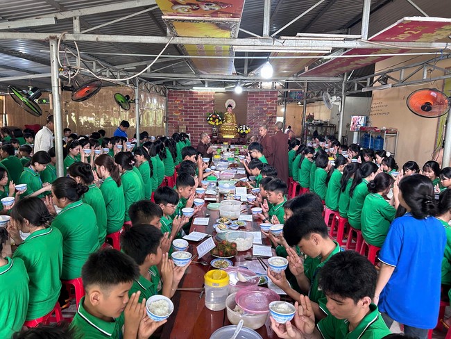 Chùa Đăng Pháp: Khóa tu mùa hè 2025 – Chủ đề “Về dưới mái chùa – Lắng nghe để hiểu, nhìn lại để thương”