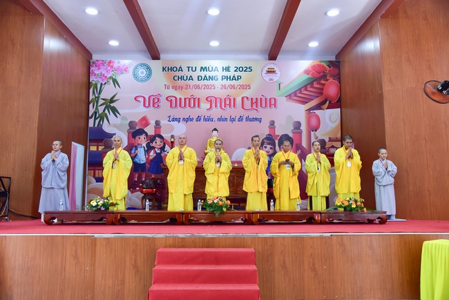 Chùa Đăng Pháp: Khóa tu mùa hè 2025 – Chủ đề “Về dưới mái chùa – Lắng nghe để hiểu, nhìn lại để thương”