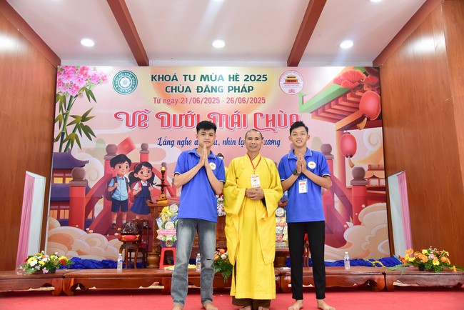 Chùa Đăng Pháp: Khóa tu mùa hè 2025 – Chủ đề “Về dưới mái chùa – Lắng nghe để hiểu, nhìn lại để thương”