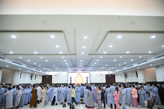 Khoá tu niệm Phật một ngày