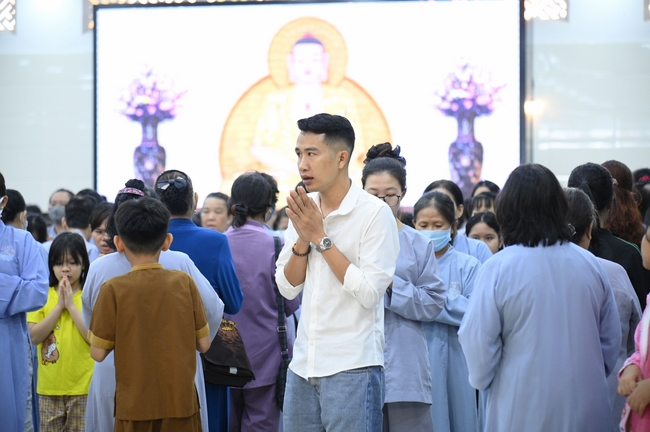 Khoá tu niệm Phật một ngày