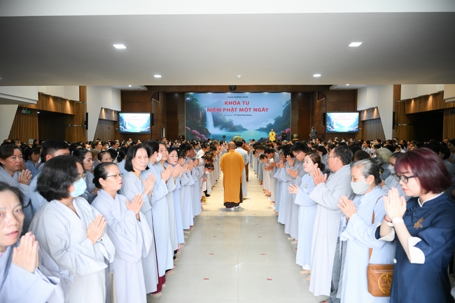 Khoá tu niệm Phật một ngày