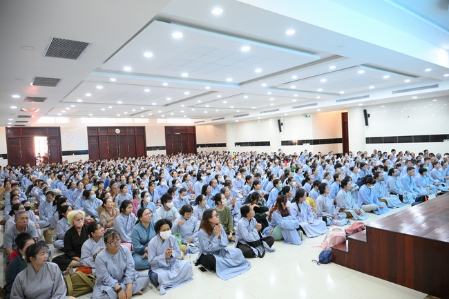 Khoá tu niệm Phật một ngày