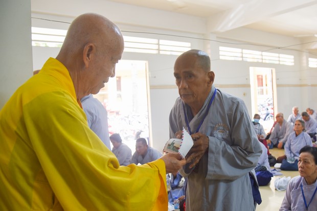 Ban Từ Thiện: Hỗ trợ bệnh nhân ung bướu tham dự Khóa tu niệm Phật một ngày