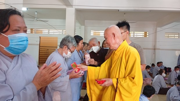 Ban Từ Thiện: Hỗ trợ bệnh nhân ung bướu tham dự Khóa tu niệm Phật một ngày