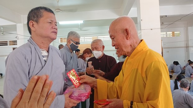 Ban Từ Thiện: Hỗ trợ bệnh nhân ung bướu tham dự Khóa tu niệm Phật một ngày