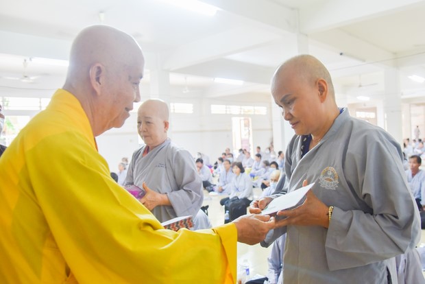 Ban Từ Thiện: Hỗ trợ bệnh nhân ung bướu tham dự Khóa tu niệm Phật một ngày