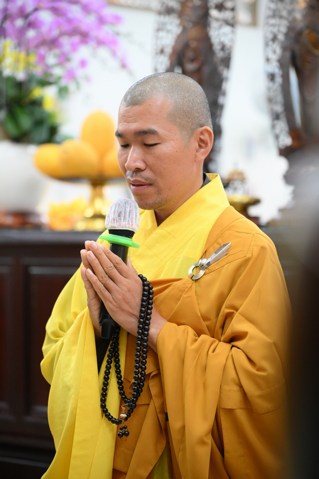 Học sinh trường THPT Nguyễn Văn Cừ cầu nguyện trước kỳ thi