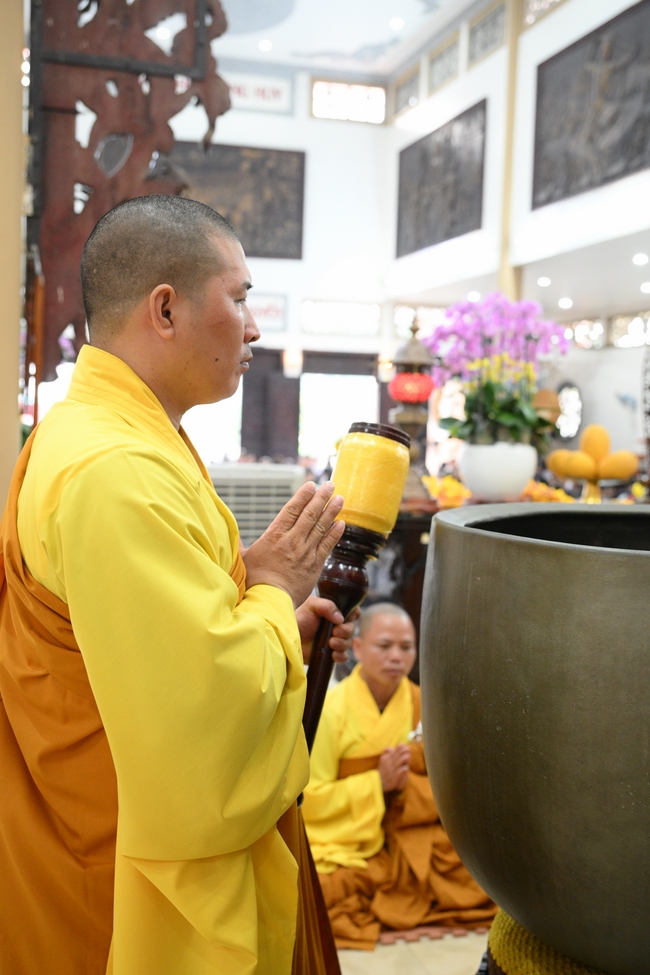 Học sinh trường THPT Nguyễn Văn Cừ cầu nguyện trước kỳ thi