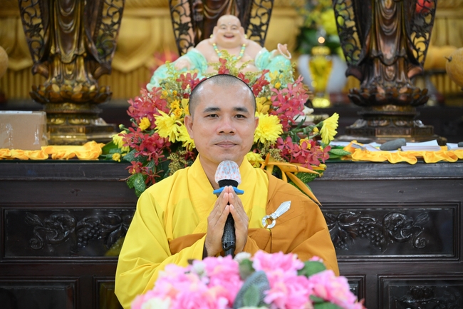 Học sinh trường THPT Nguyễn Văn Cừ cầu nguyện trước kỳ thi