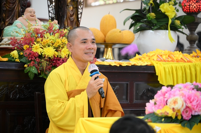 Học sinh trường THPT Nguyễn Văn Cừ cầu nguyện trước kỳ thi