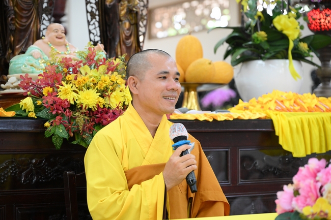 Học sinh trường THPT Nguyễn Văn Cừ cầu nguyện trước kỳ thi